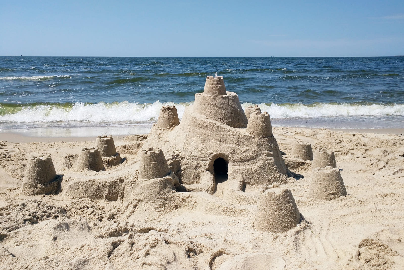 Песочный замок на пляже Очакова