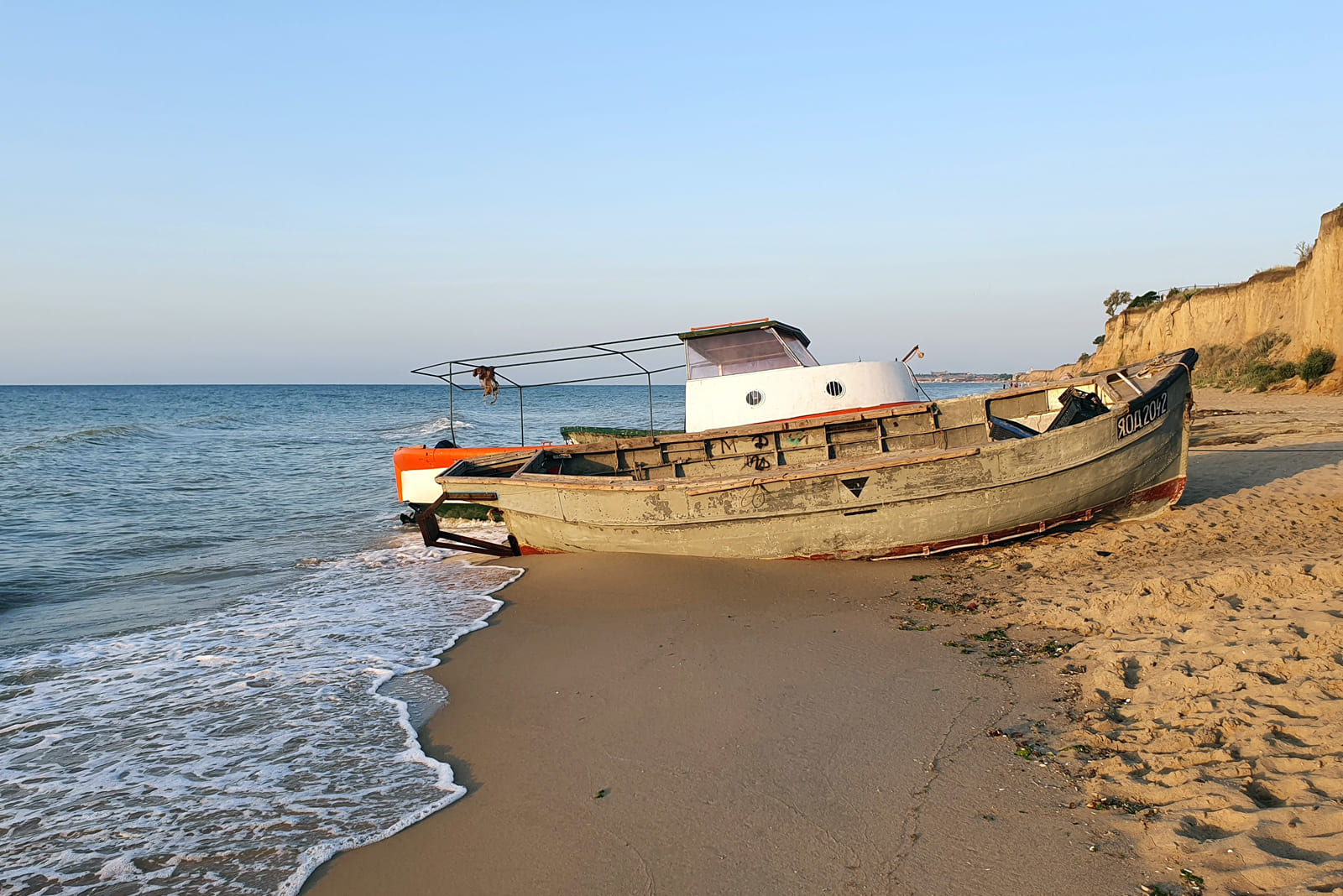 Лодка на побережье Санжейки