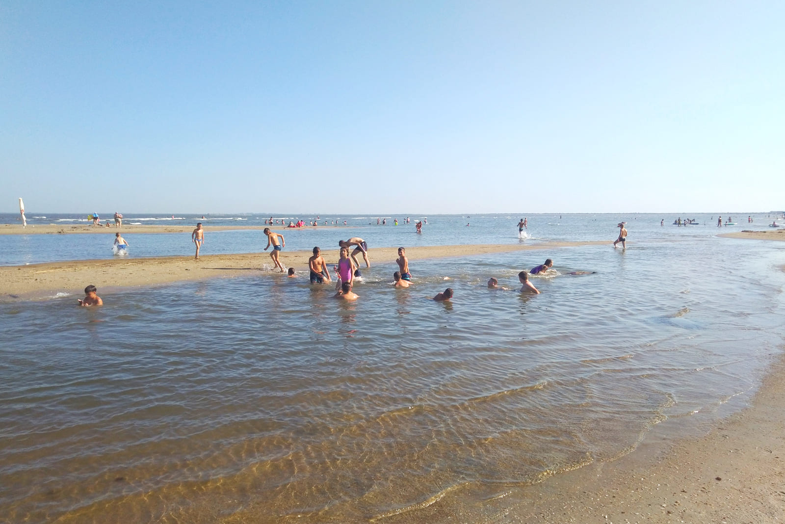 Мелководье в Приморском, идеальное для купания детей