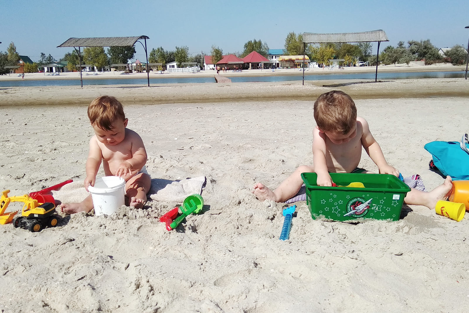 Дети на пляже в Приморском